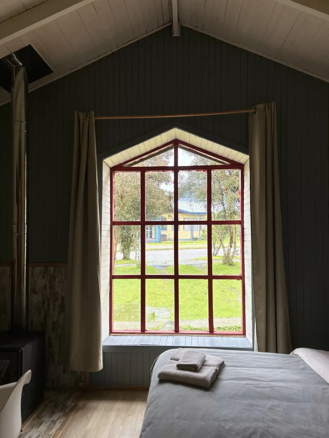 Dormitorio Cabaña Avellano — ventana con vista