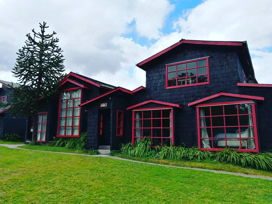 Exterior cabañas Quelén Austral — Hornopirén
