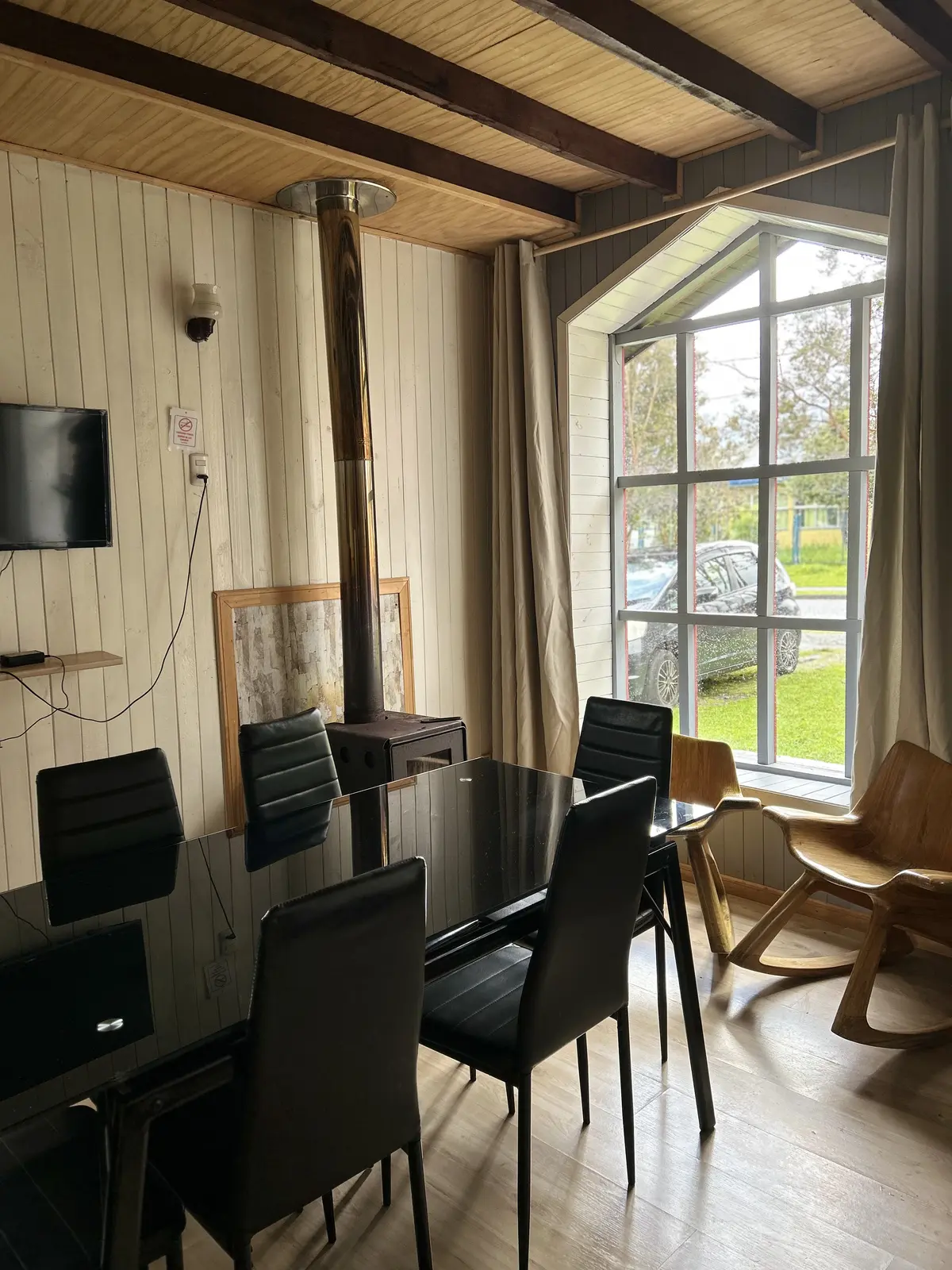 Cabaña Canelo — living con TV