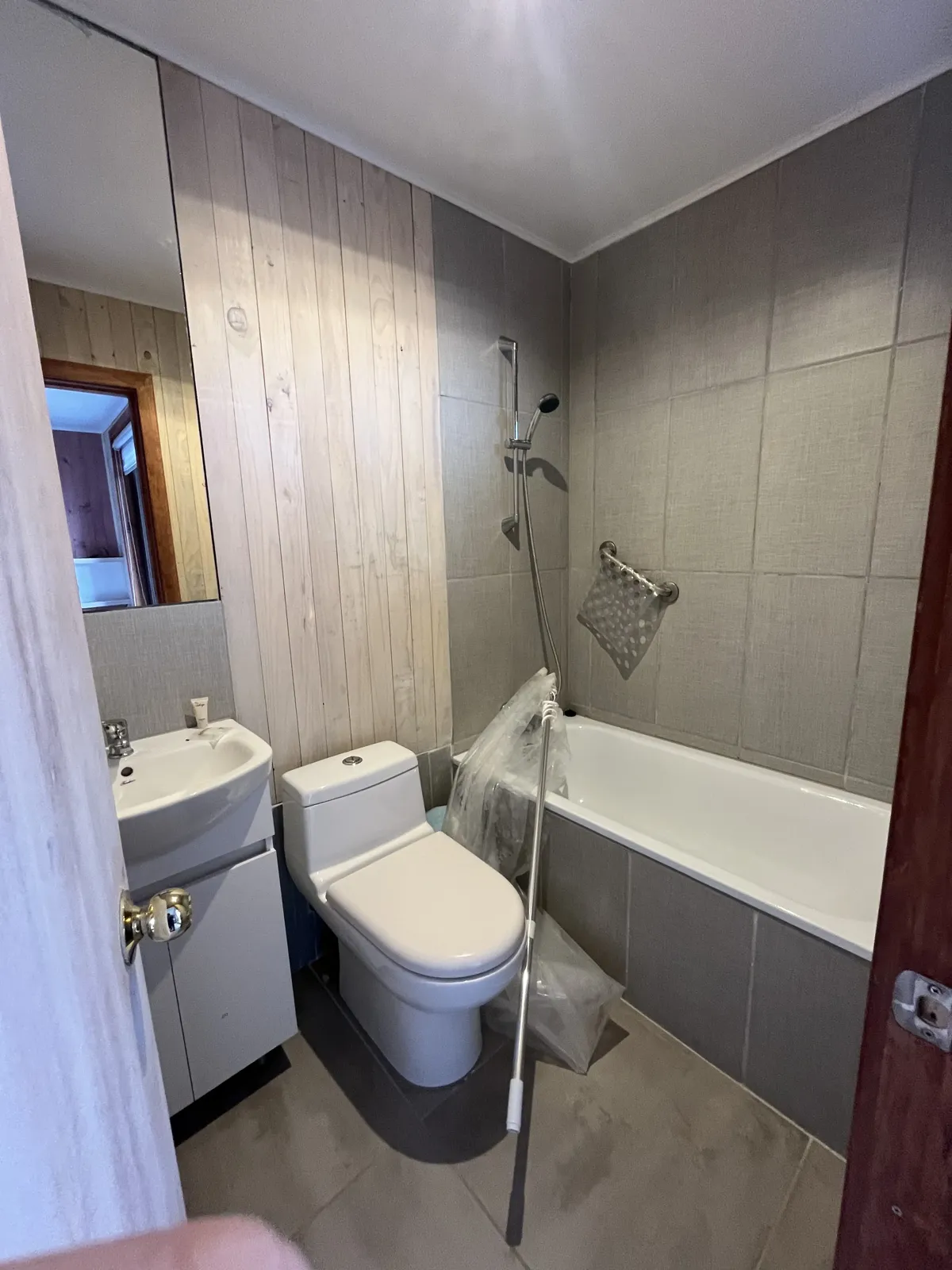 Hostal Quelen — baño privado