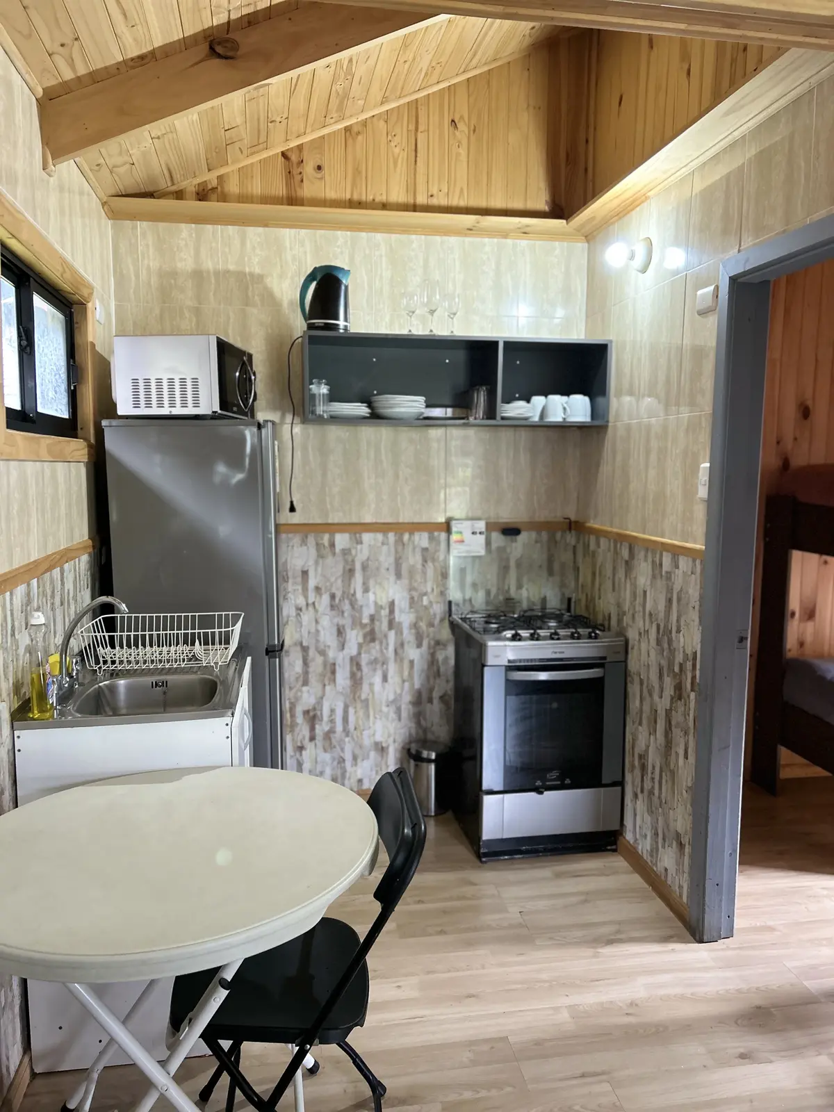 Cabaña Mañío — cocina y comedor